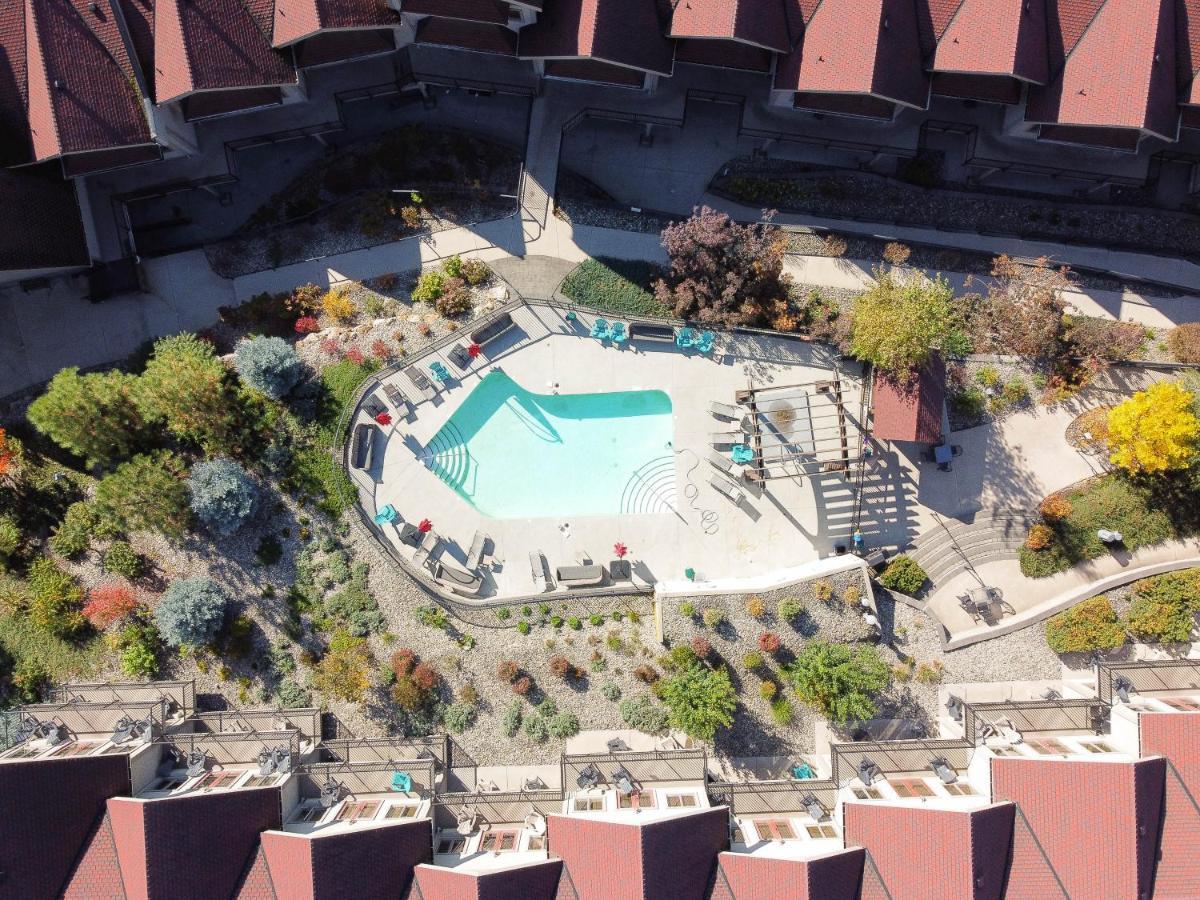 The Castle At Swan Lake Vernon Exterior photo