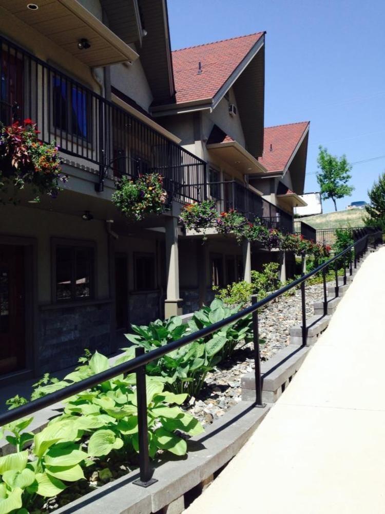 The Castle At Swan Lake Vernon Exterior photo