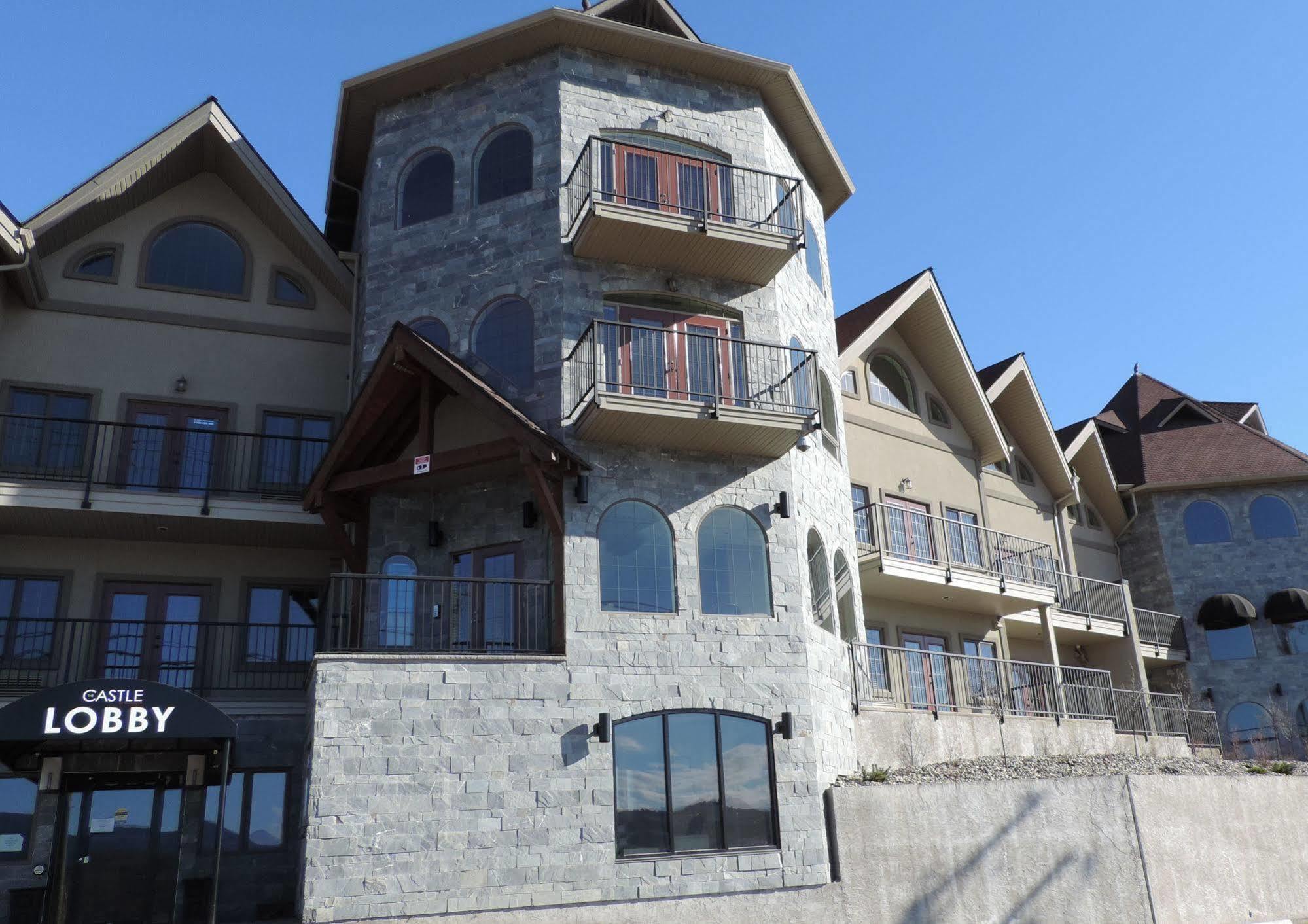 The Castle At Swan Lake Vernon Exterior photo